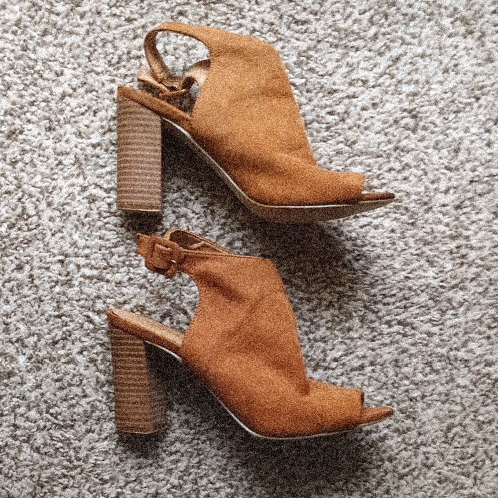Women's Tan Peep-Toe Block Heel Sandals